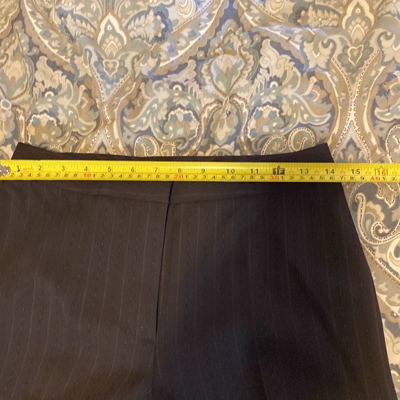 Tall 33.4 inseam Tahari lined suit. Pristine - Picture 9 of 13
